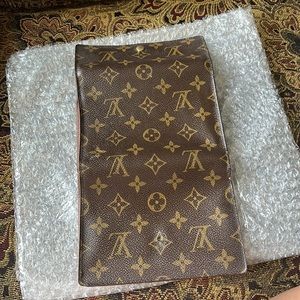 LV authentic rehab Sarah wallet